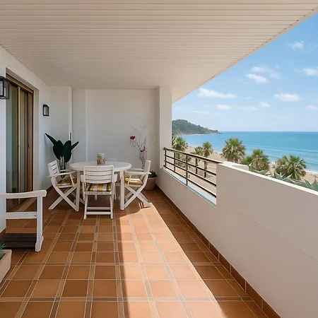 Carlota Apartment- Frontline Apartmán