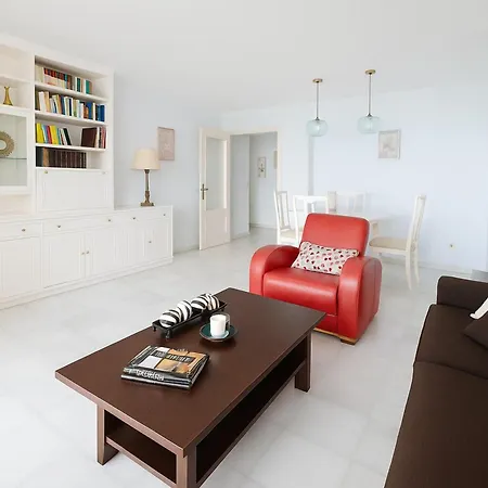 Carlota Apartment- Frontline