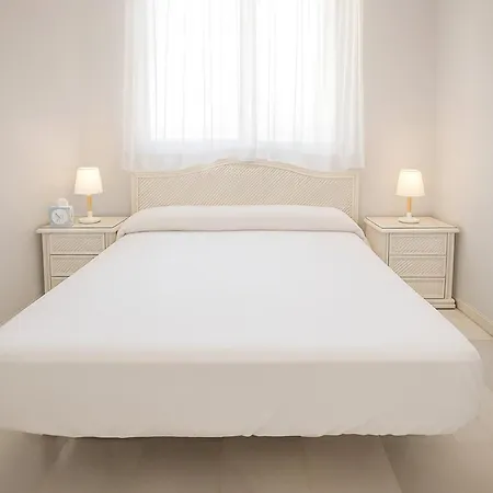 Carlota Apartment- Frontline 埃斯特波纳