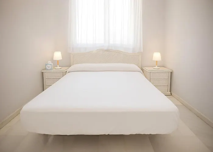 Carlota Apartment- Frontline 埃斯特波纳