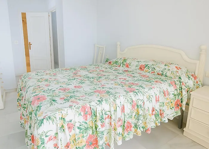 Carlota Apartment- Frontline 公寓 *