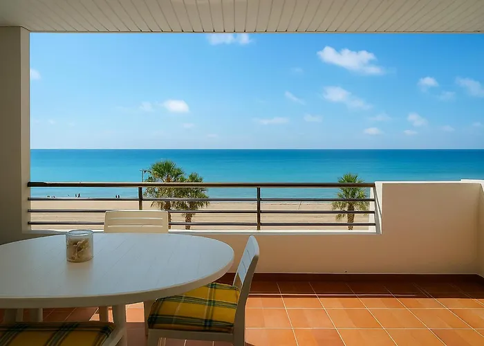 Carlota Apartment- Frontline 公寓 *