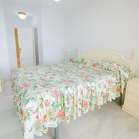 Carlota Apartment- Frontline Апартаменты *